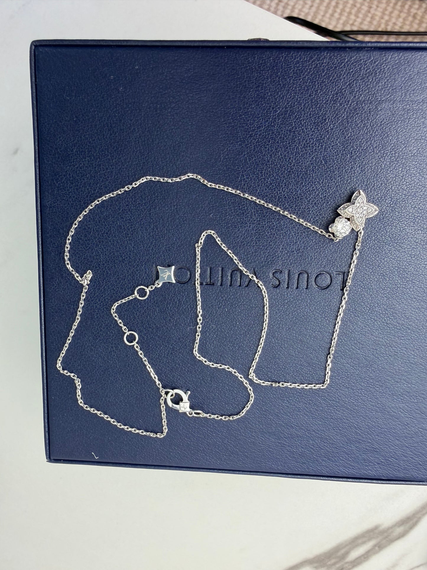 LV Diamonds Double Pendant, Round Brilliant cut