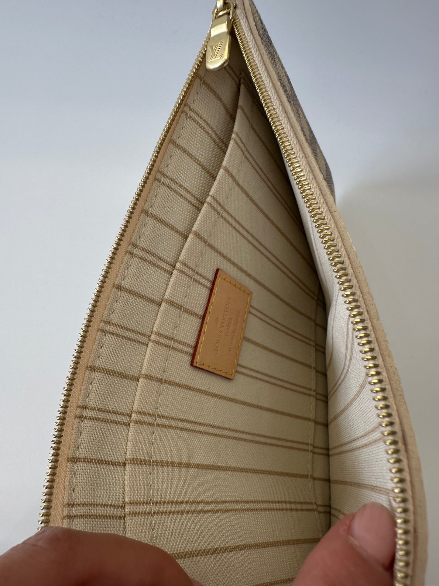 LV Azur Pochette