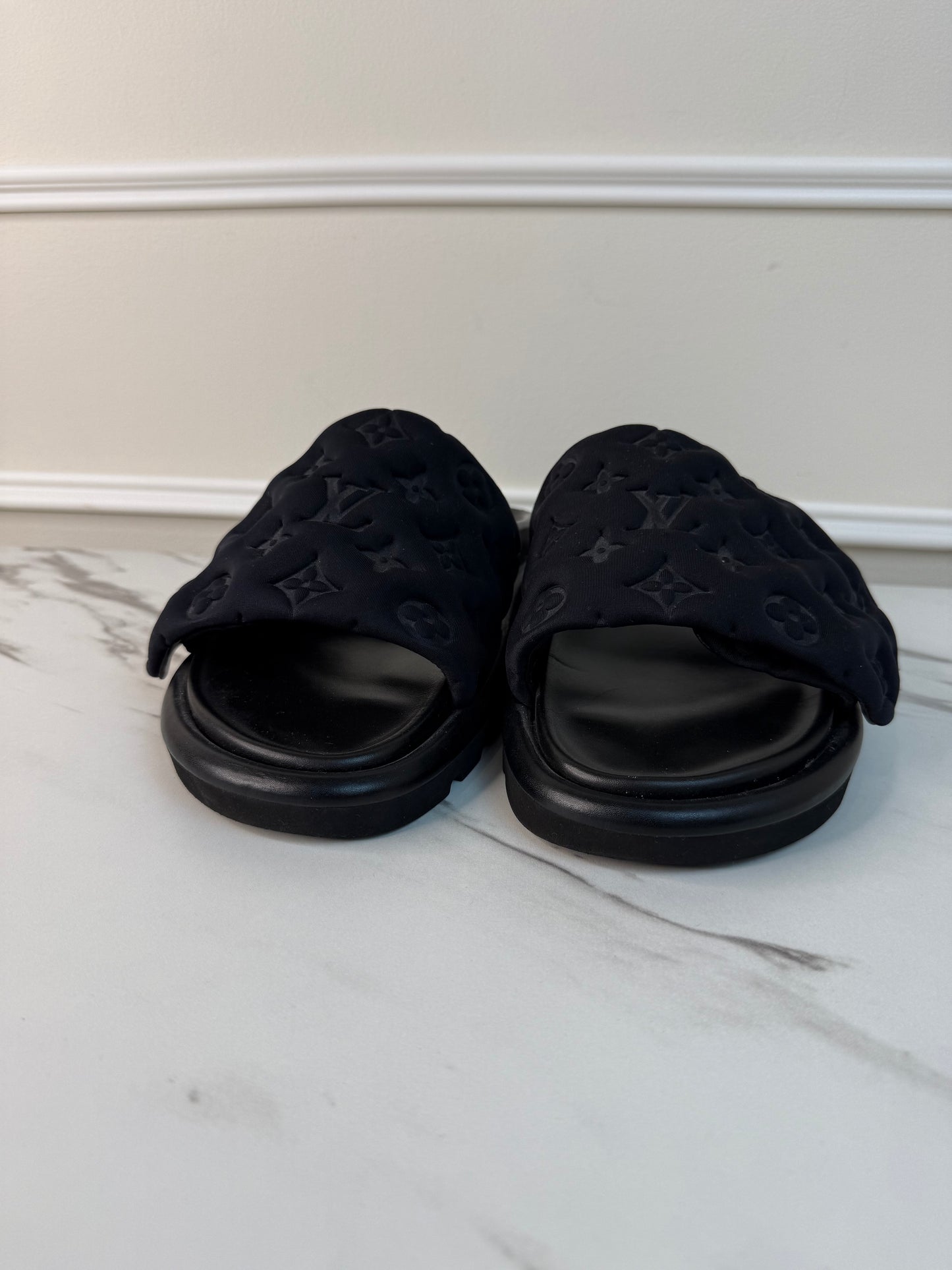 Louis Vuitton Pool Pillow flat comfort mules black size 39