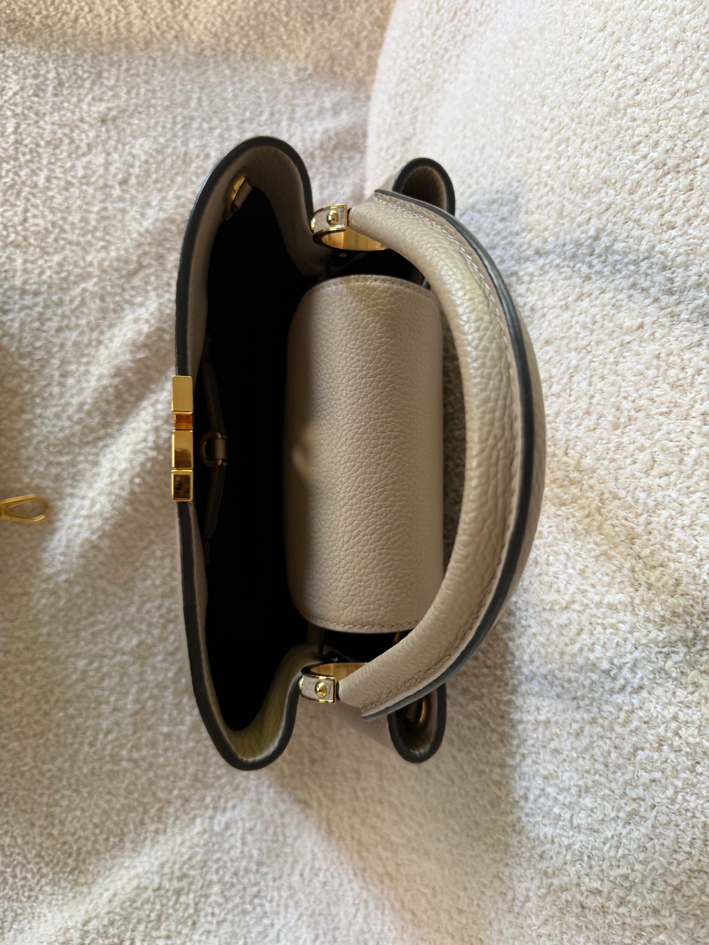 Louis Vuitton Capucines PM beige/Galet colour
