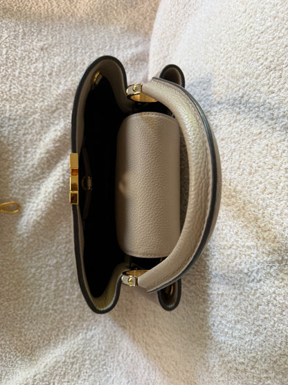 Louis Vuitton Capucines PM beige/Galet colour