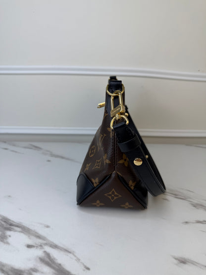 Louis Vuitton Loco Shoulder bag