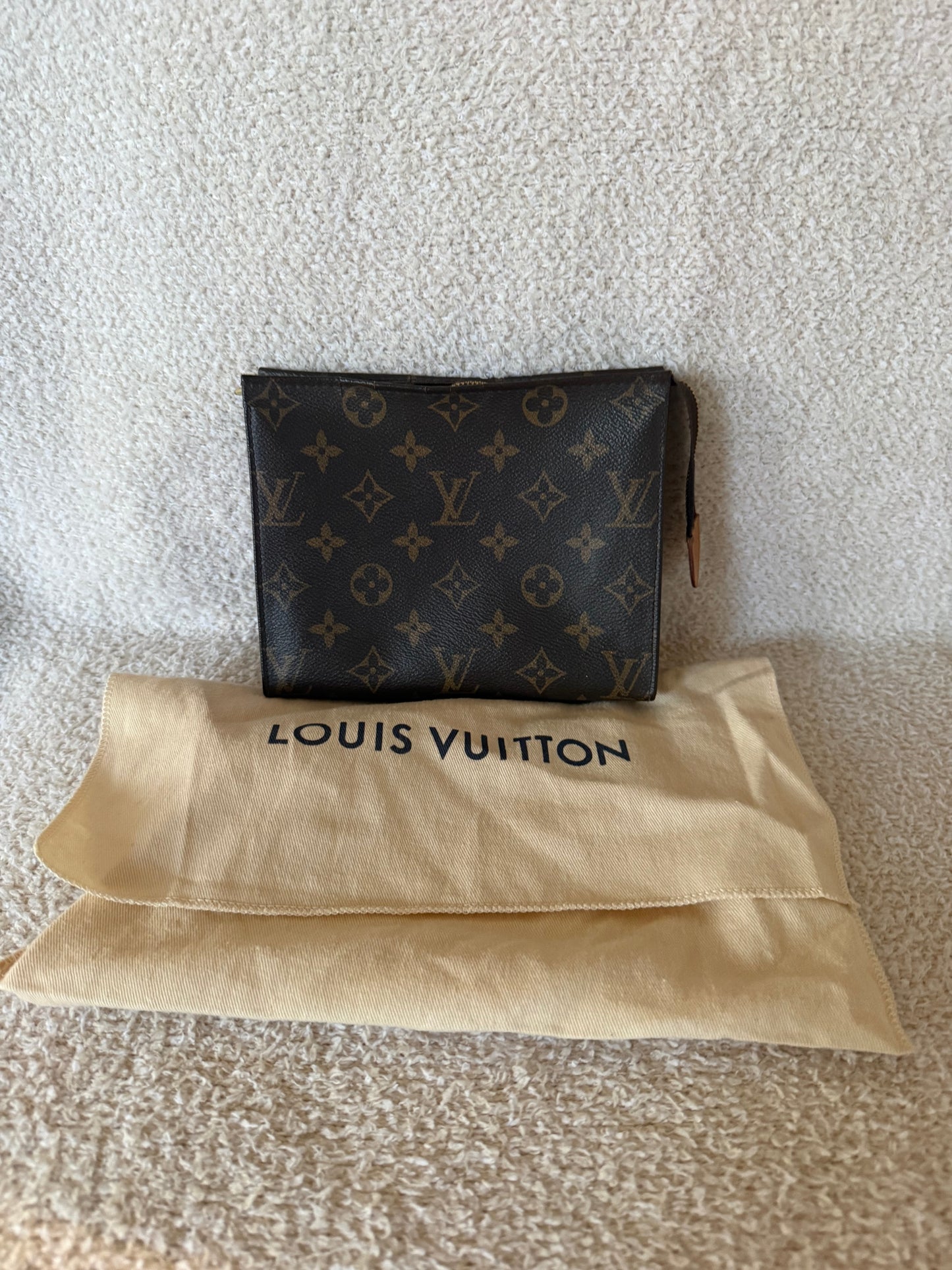 LV Louis Vuitton Toiletry Pouch in Monogram Canvas