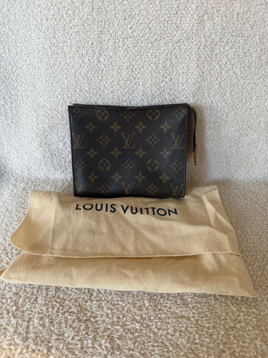 LV Louis Vuitton Toiletry Pouch in Monogram Canvas