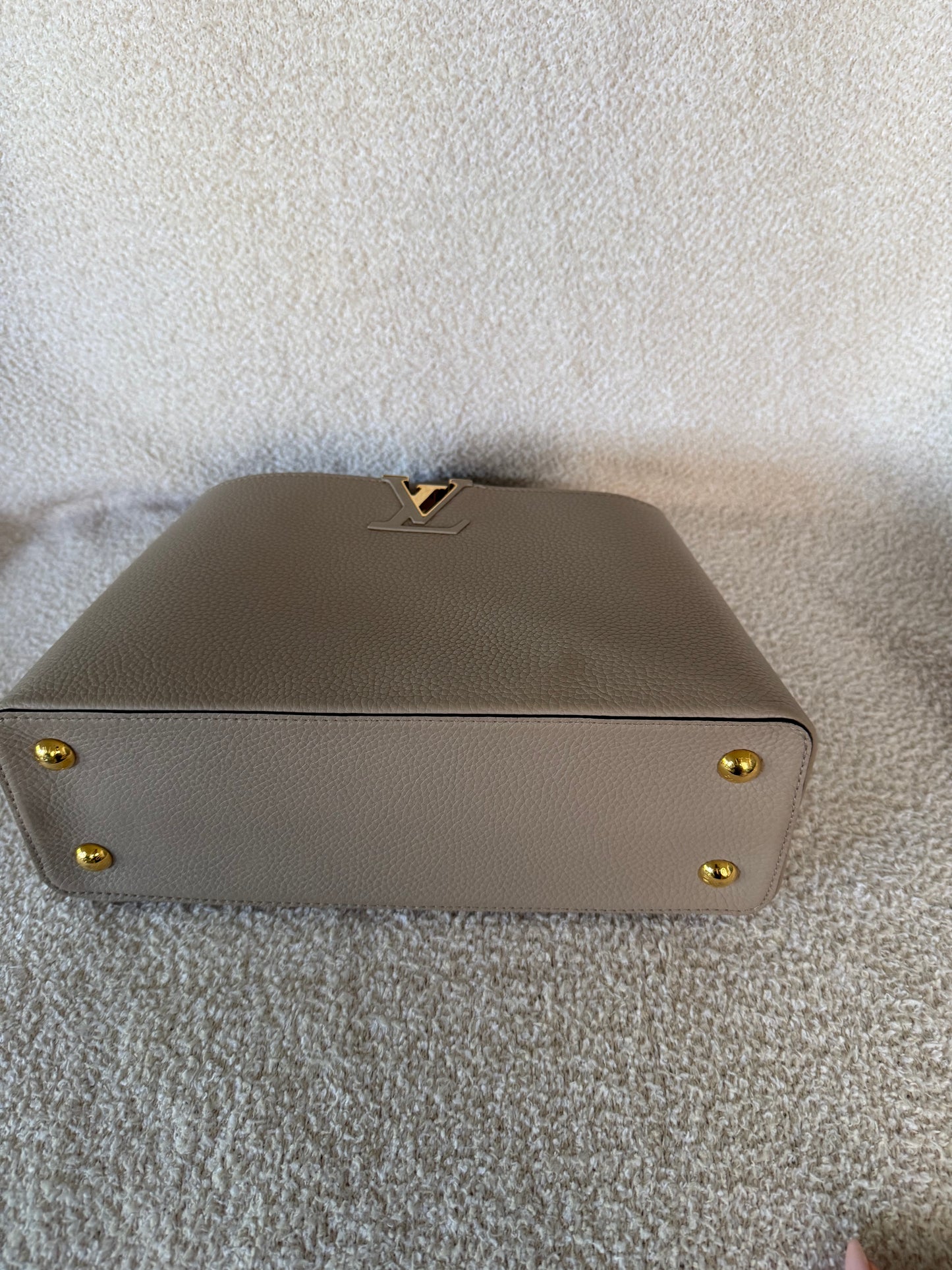 Louis Vuitton Capucines PM beige/Galet colour
