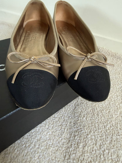 Chanel Metallic light gold lambskin ballet flats size 37.5