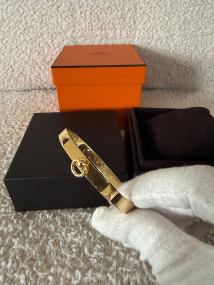 Hermes’ Collier de chien bracelet 18k yellow gold small model