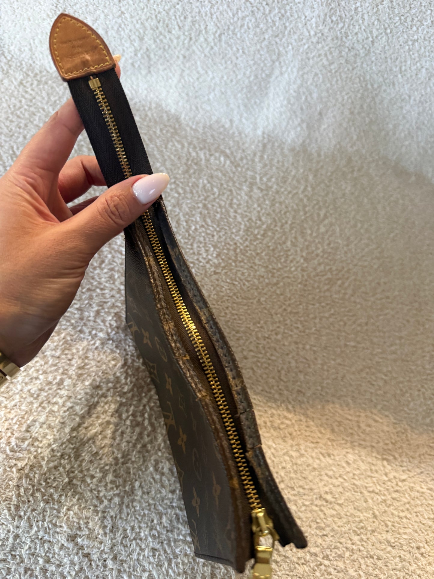 LV Louis Vuitton Toiletry Pouch in Monogram Canvas