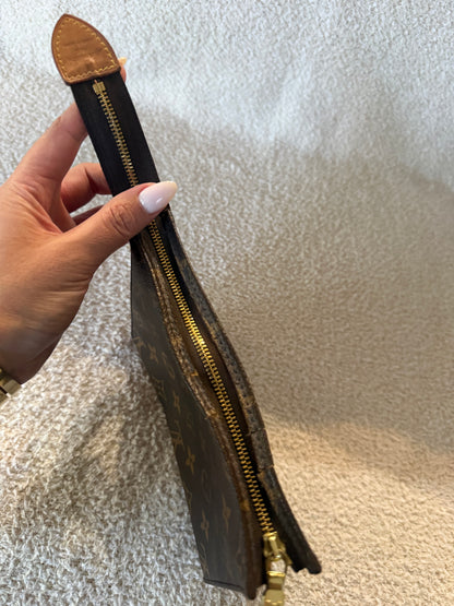 LV Louis Vuitton Toiletry Pouch in Monogram Canvas