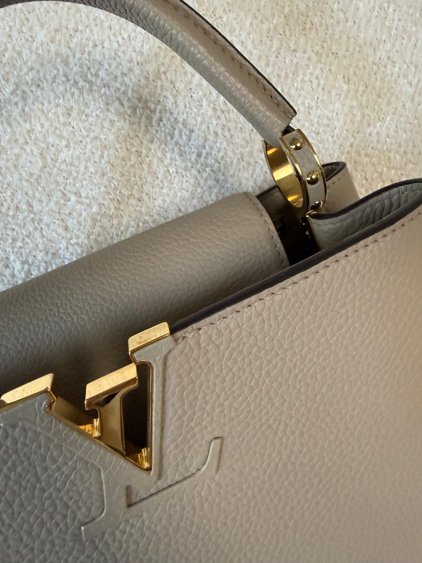 Louis Vuitton Capucines PM beige/Galet colour