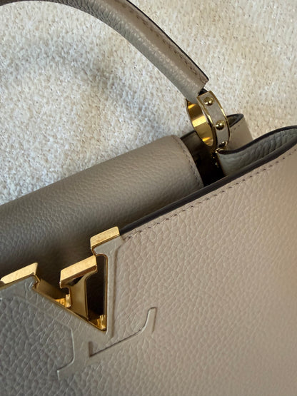 Louis Vuitton Capucines PM beige/Galet colour