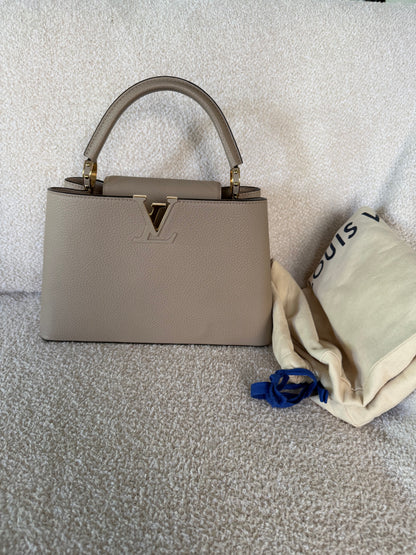 Louis Vuitton Capucines PM beige/Galet colour