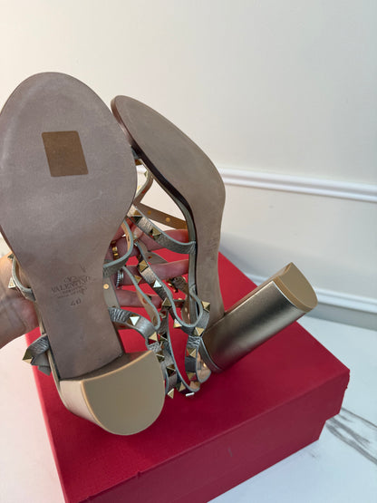 Valentino Garavani Rockstud block heel sandals in a metallic gold size 40