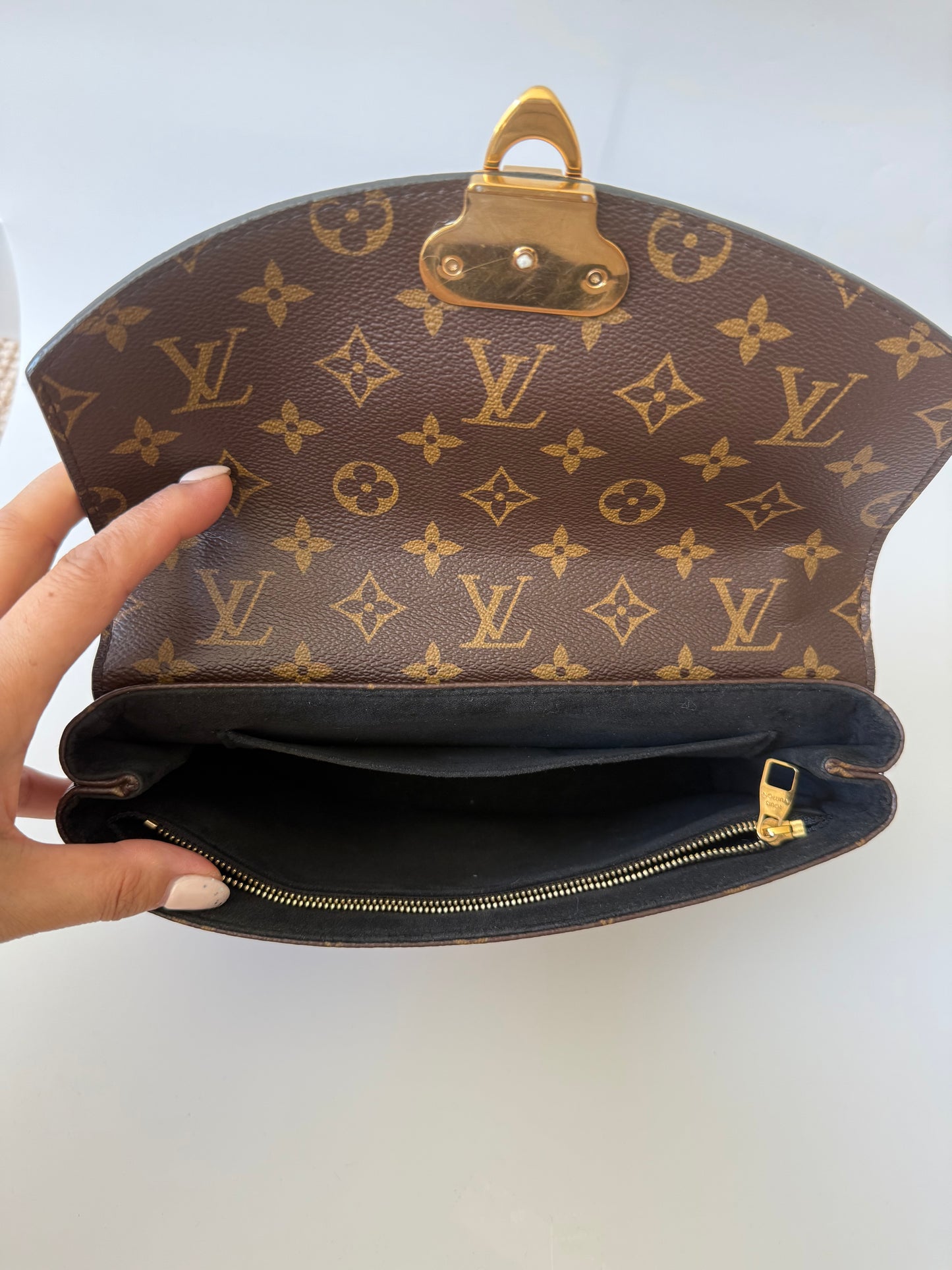 Louis Vuitton Placid chain shoulder bag