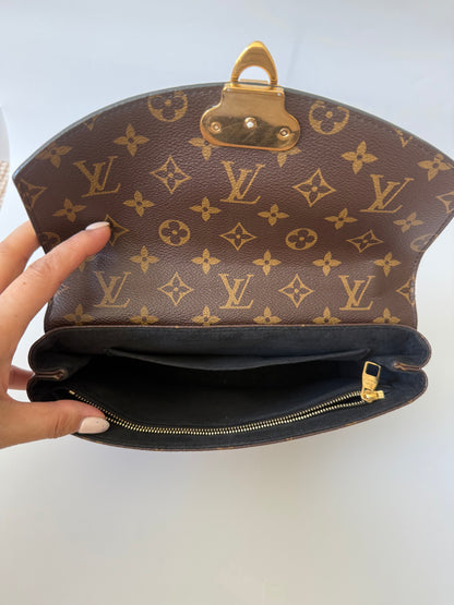 Louis Vuitton Placid chain shoulder bag