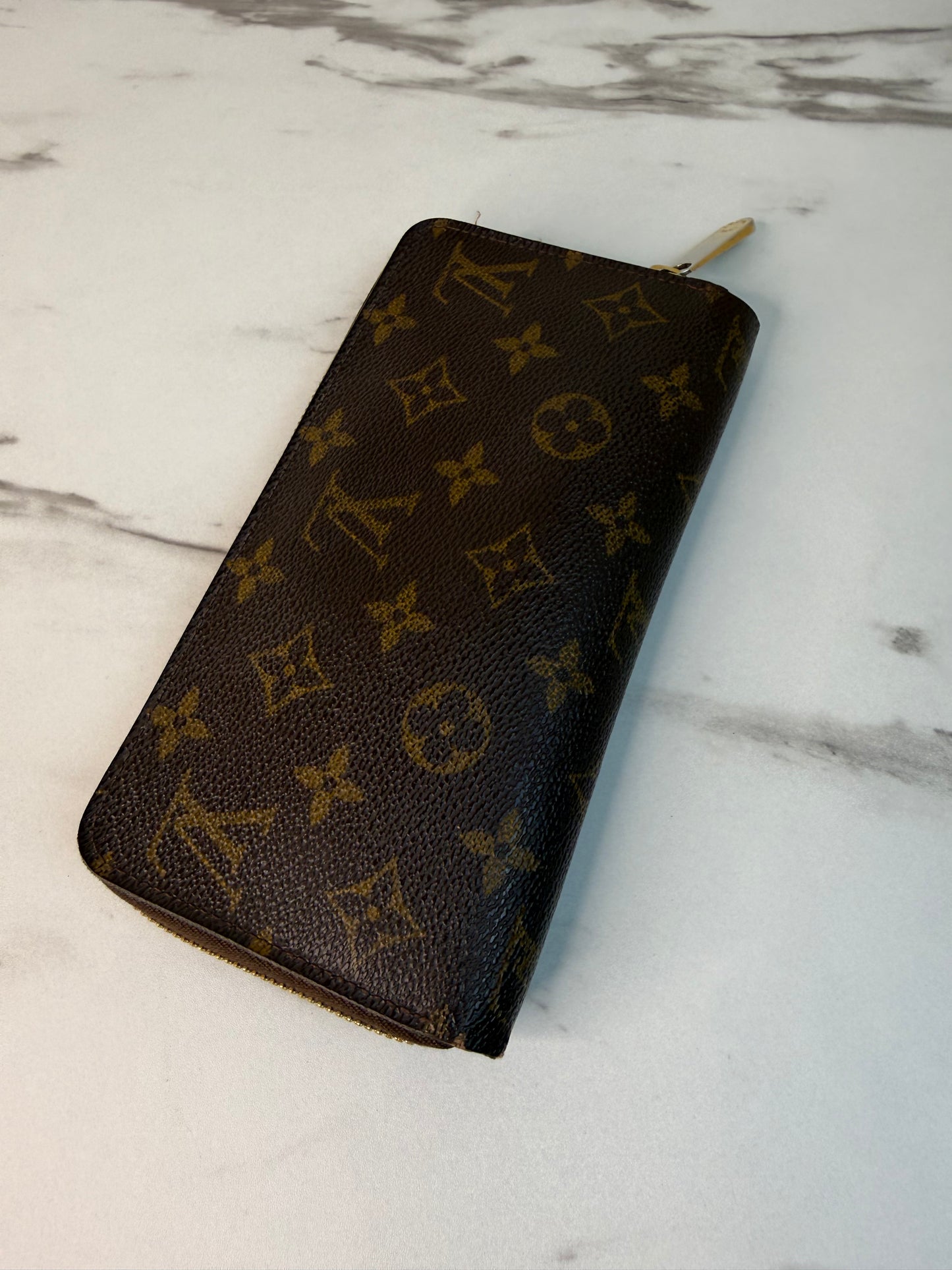Louis Vuitton Zippy wallet in Monogram canvas