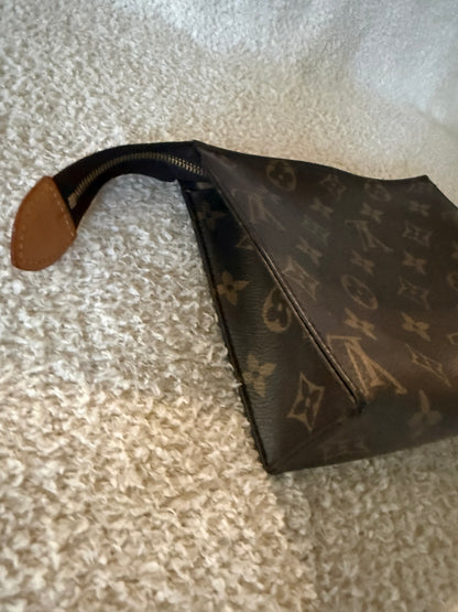 LV Louis Vuitton Toiletry Pouch in Monogram Canvas