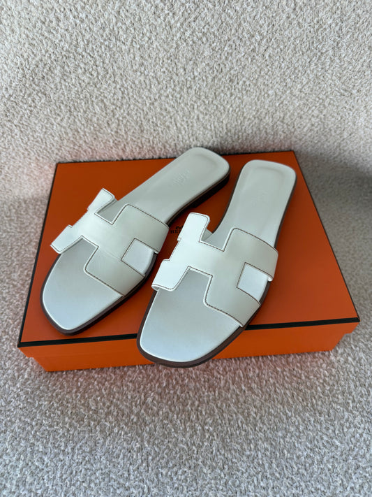 Hermes’ Oran sandals size 39
