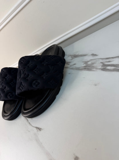 Louis Vuitton Pool Pillow flat comfort mules black size 39