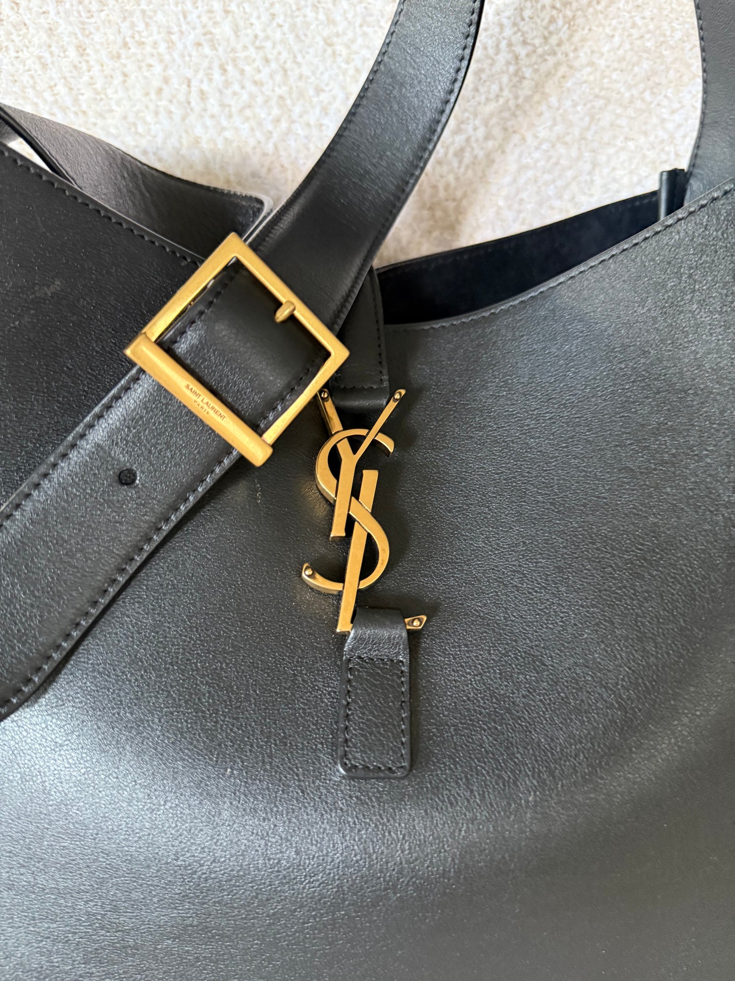 Saint Laurent Le 5 à 7 Supple large leather shoulder bag
