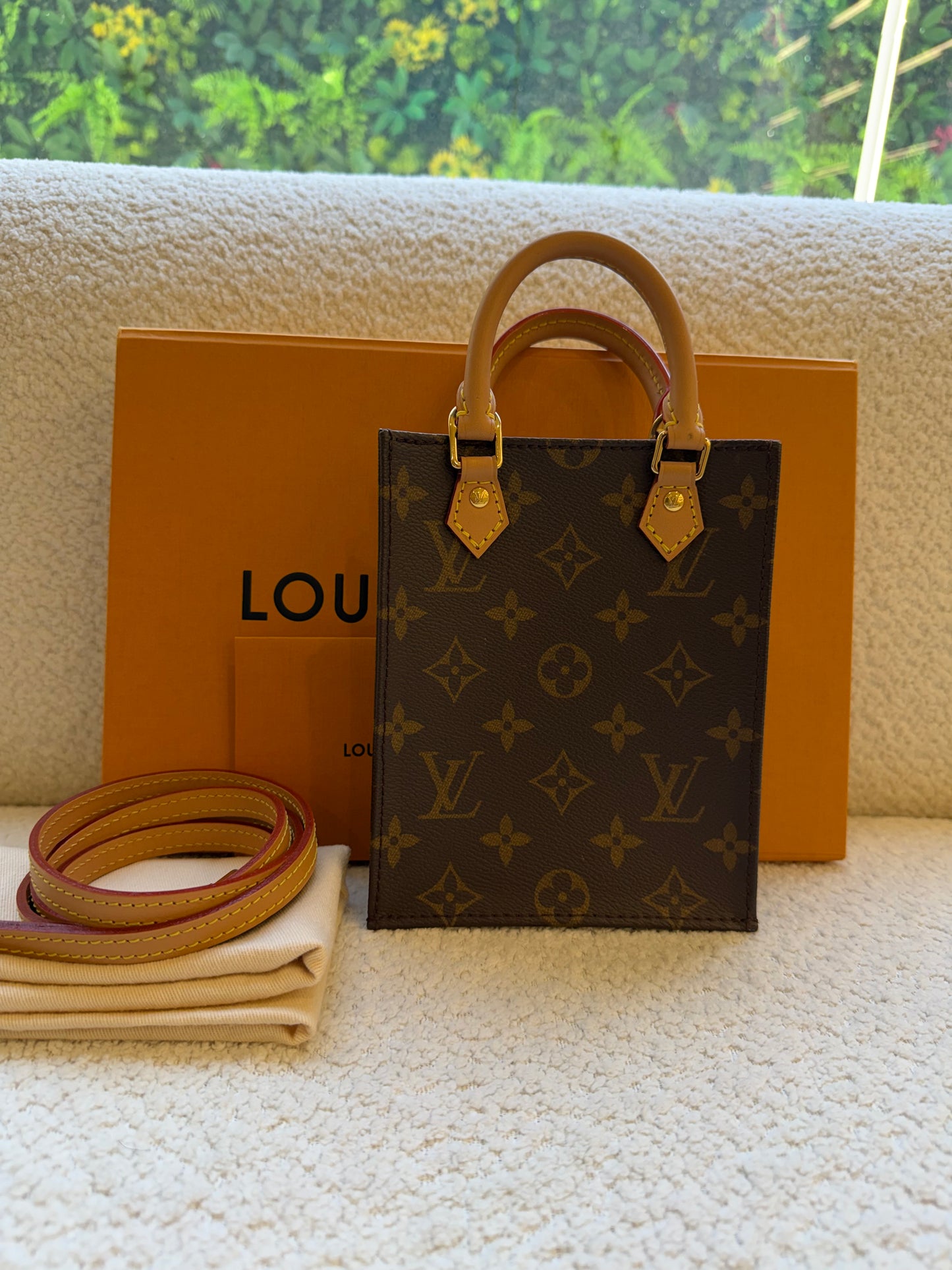 Louis Vuitton Petit Sac Plat