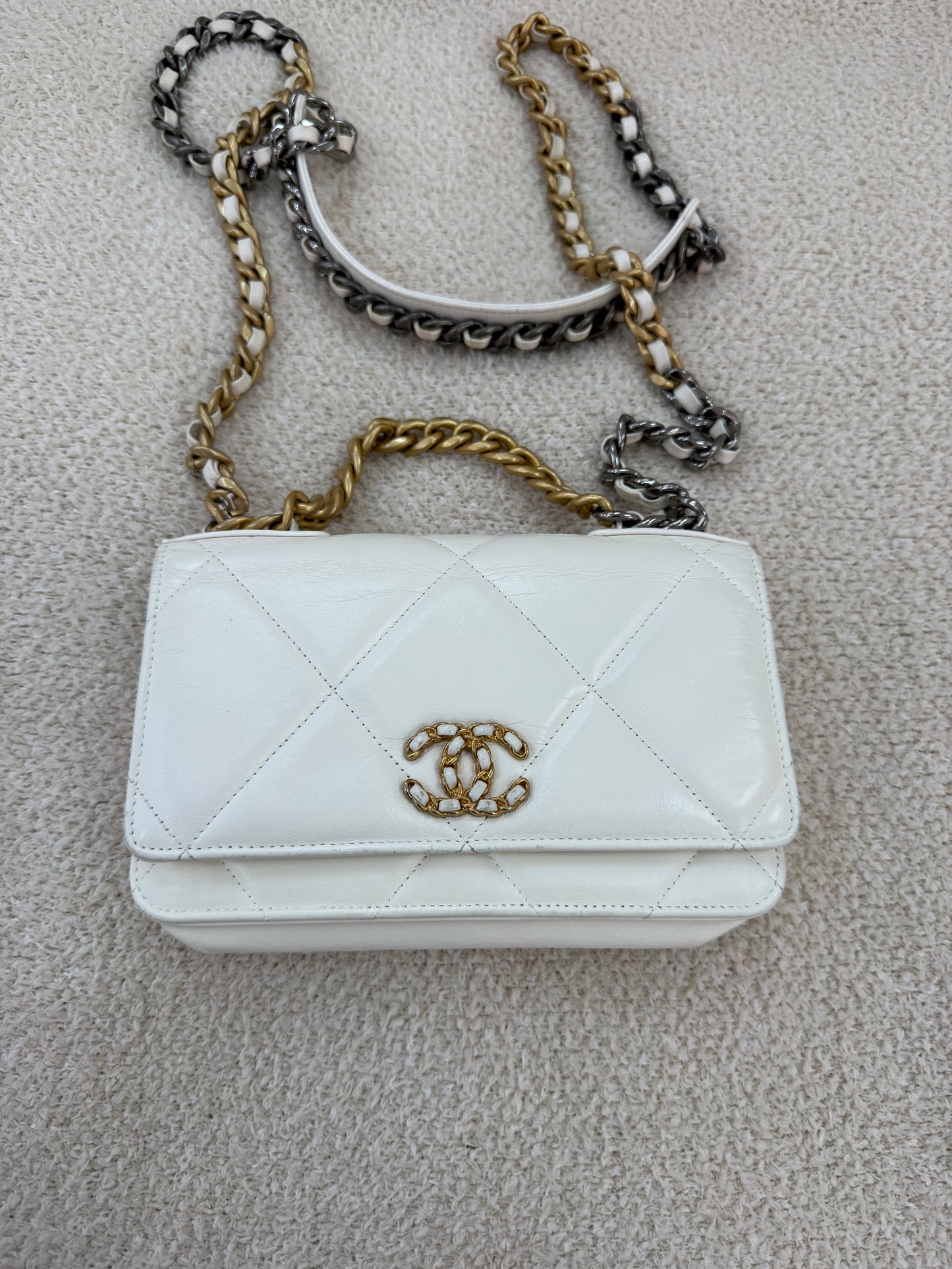 Chanel 19 woc white and gold