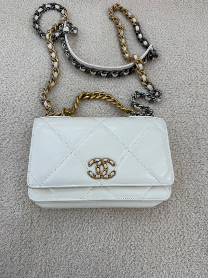 Chanel 19 woc white and gold