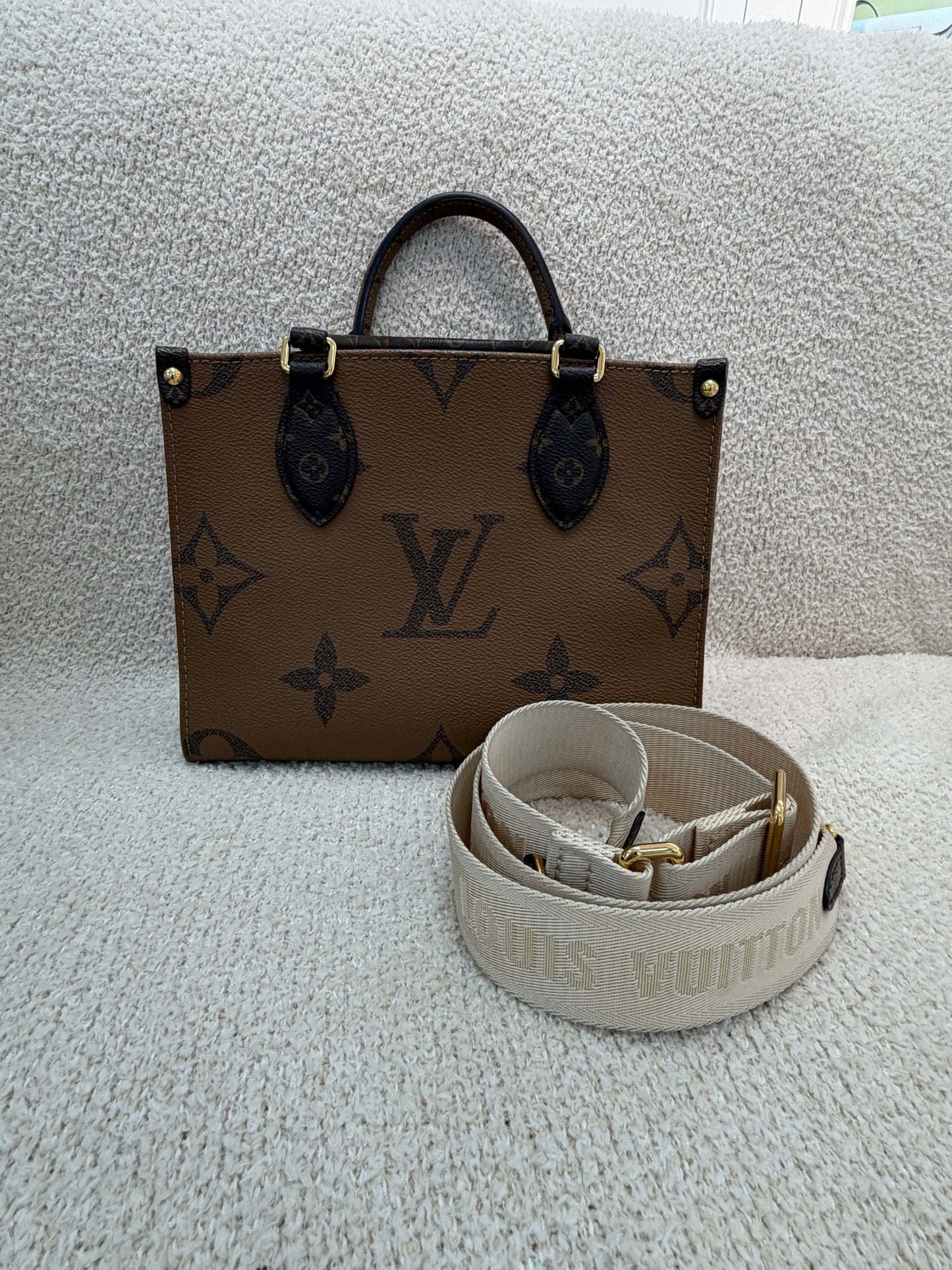 Louis Vuitton on the go PM