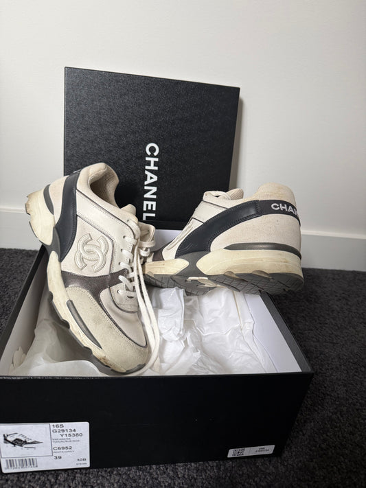 Chanel CC Interlocking Logo neutral-toned Sneakers Size 39