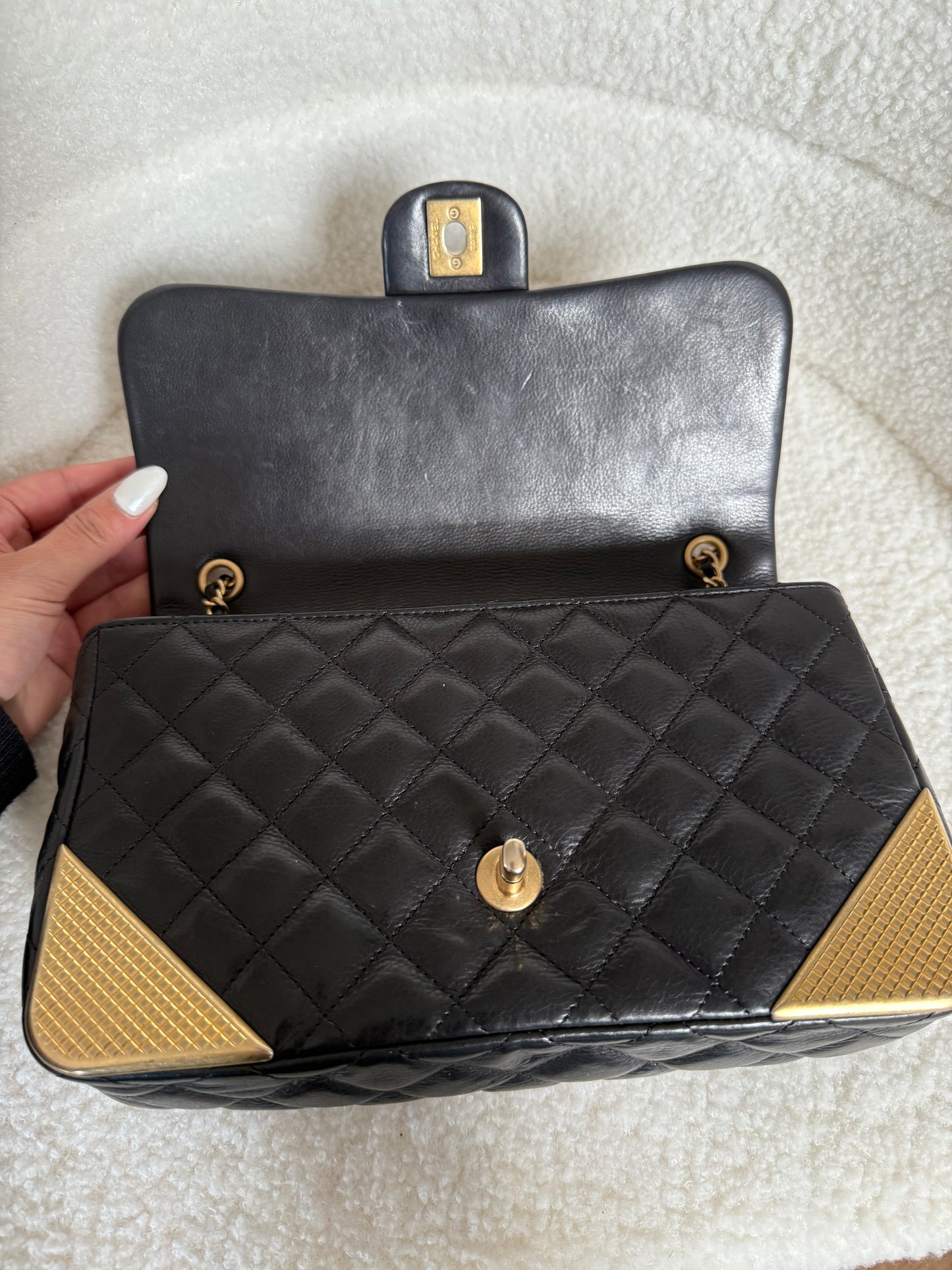 Chanel rock the corner flap