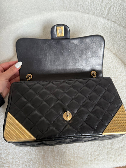 Chanel rock the corner flap