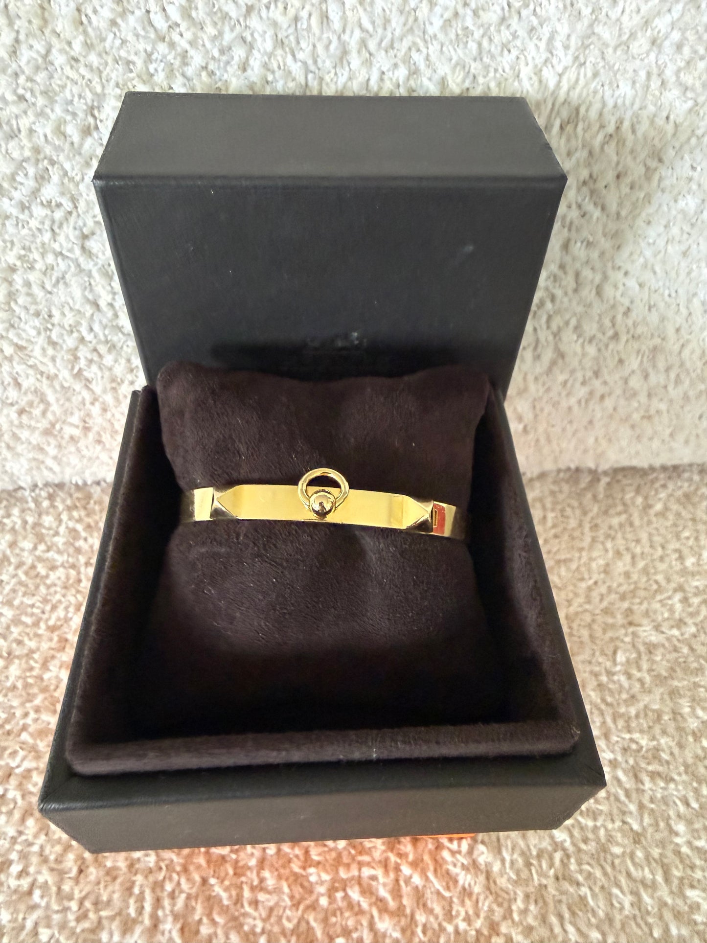 Hermes’ Collier de chien bracelet 18k yellow gold small model