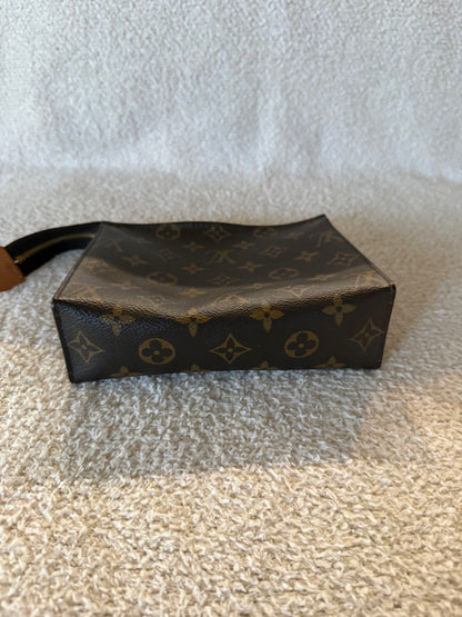 LV Louis Vuitton Toiletry Pouch in Monogram Canvas