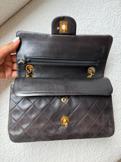 Vintage classic double flap , Size Small