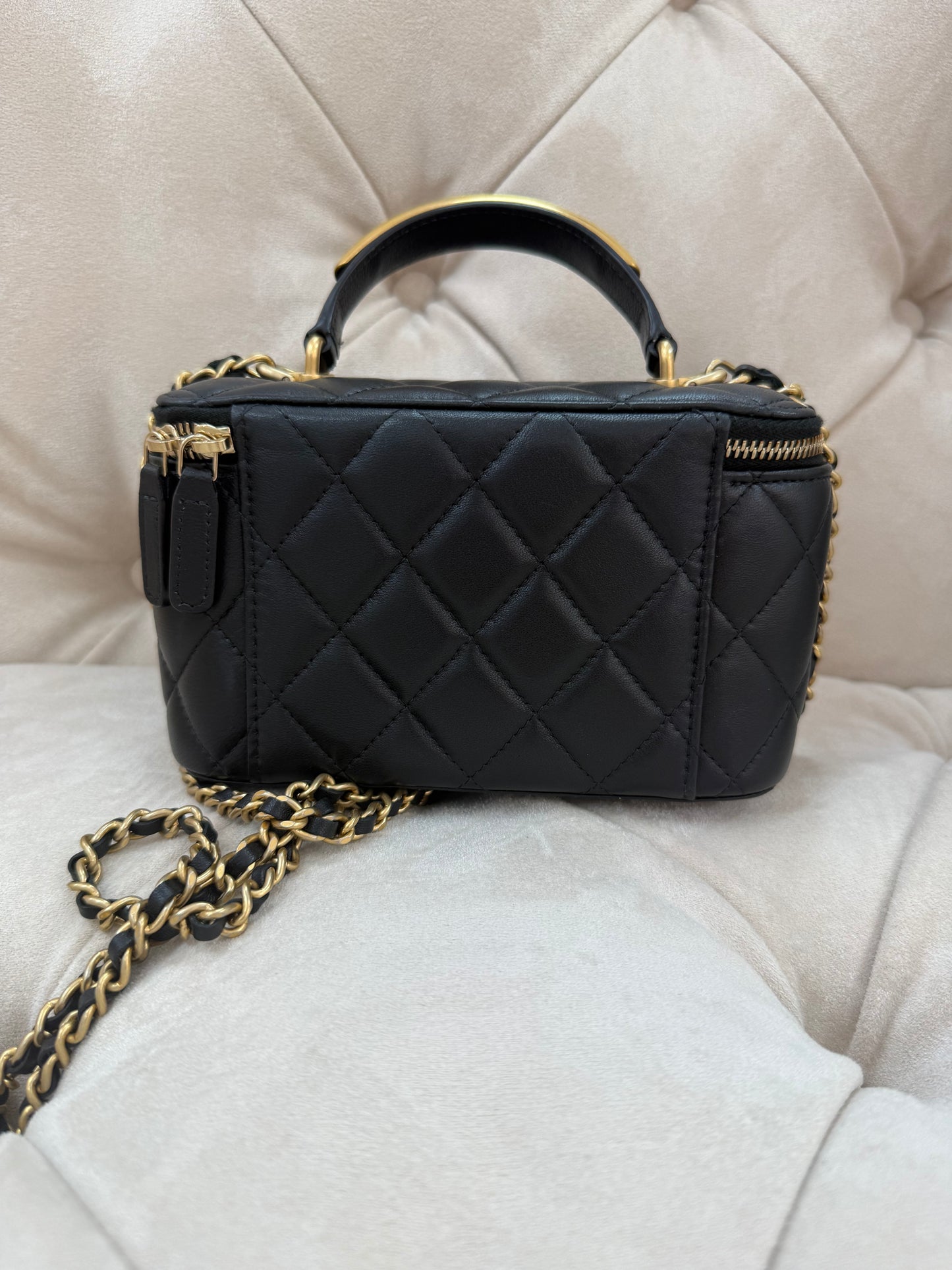 Chanel 22B Vanity case with top handle