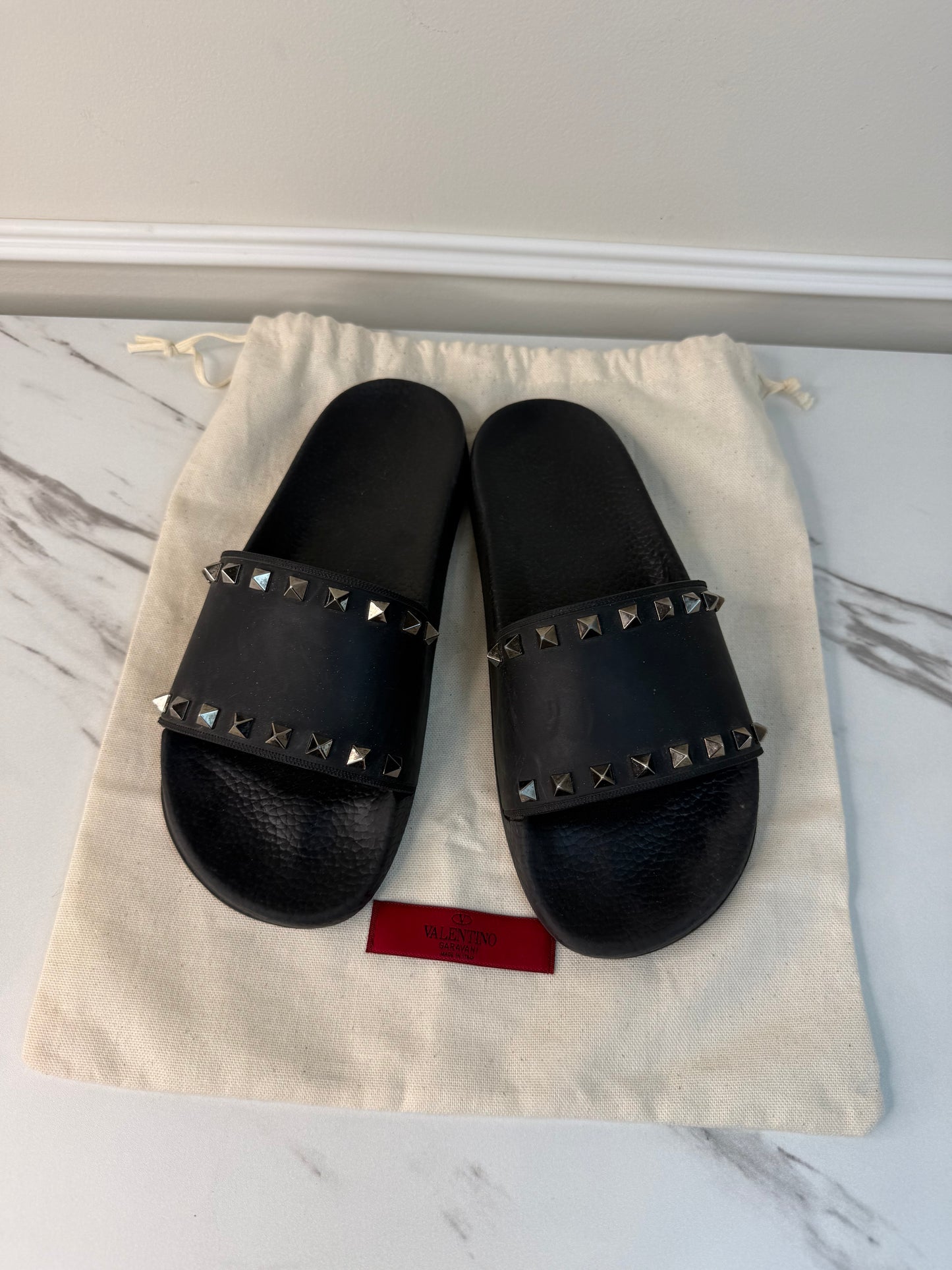 Valentino Garavani rubber Rockstud slide sandals size 39