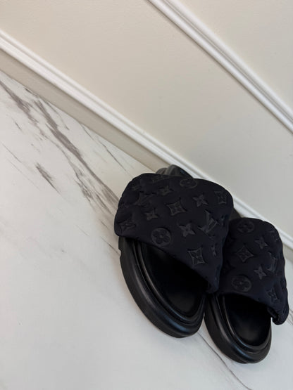 Louis Vuitton Pool Pillow flat comfort mules black size 39
