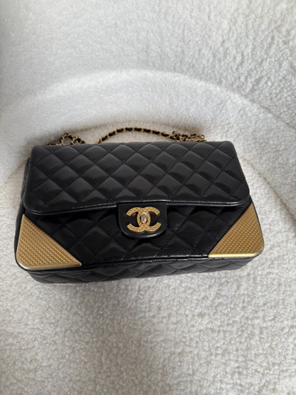 Chanel rock the corner flap