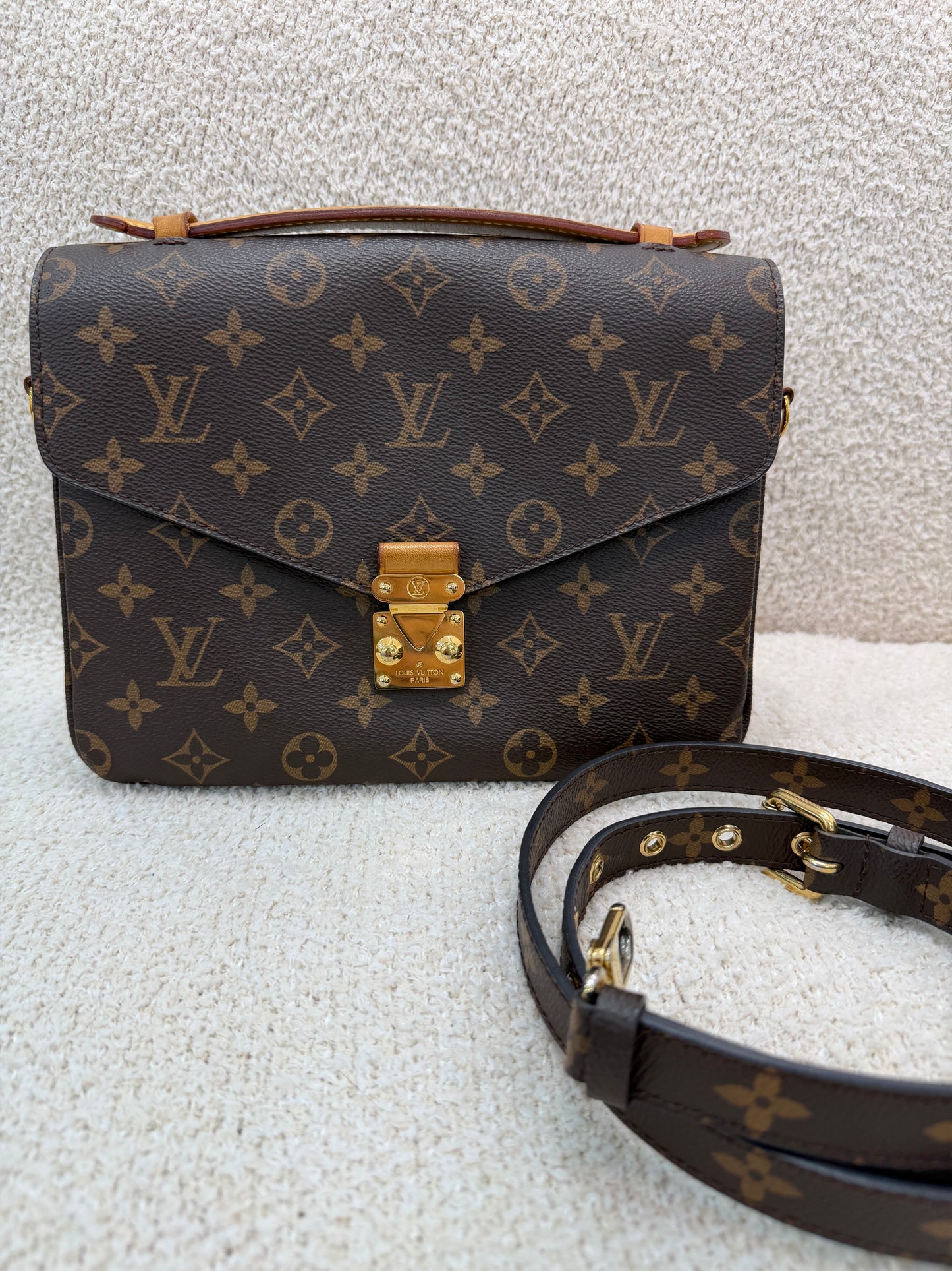 Louis Vuitton monogram Pochette Métis