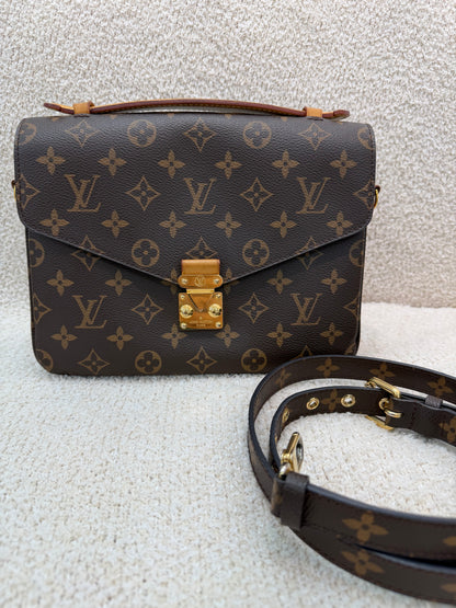 Louis Vuitton monogram Pochette Métis