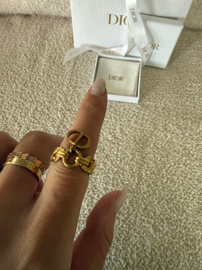 Dior Danseuse Etoile ring features gold-finish metal links