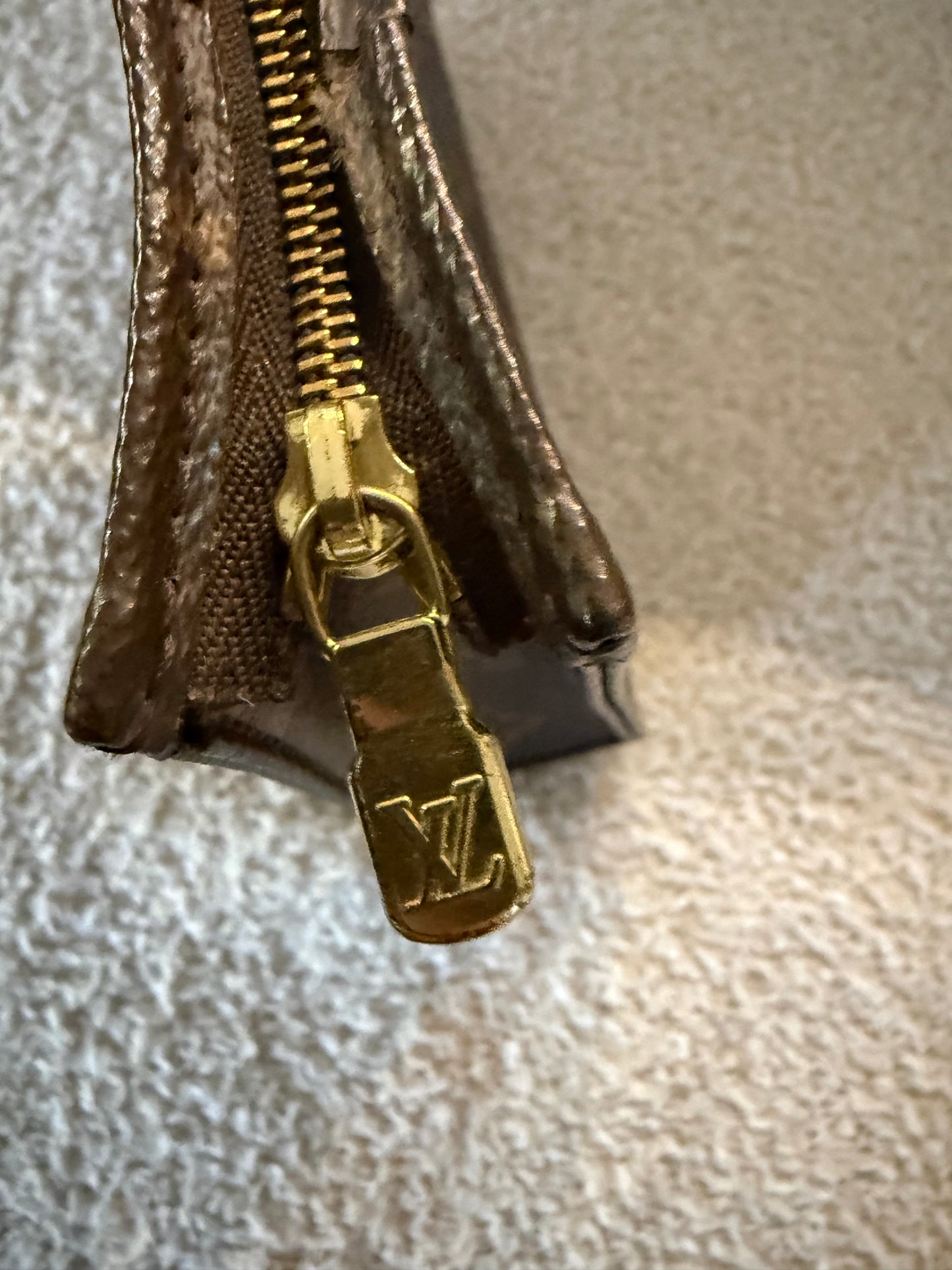 LV Louis Vuitton Toiletry Pouch in Monogram Canvas