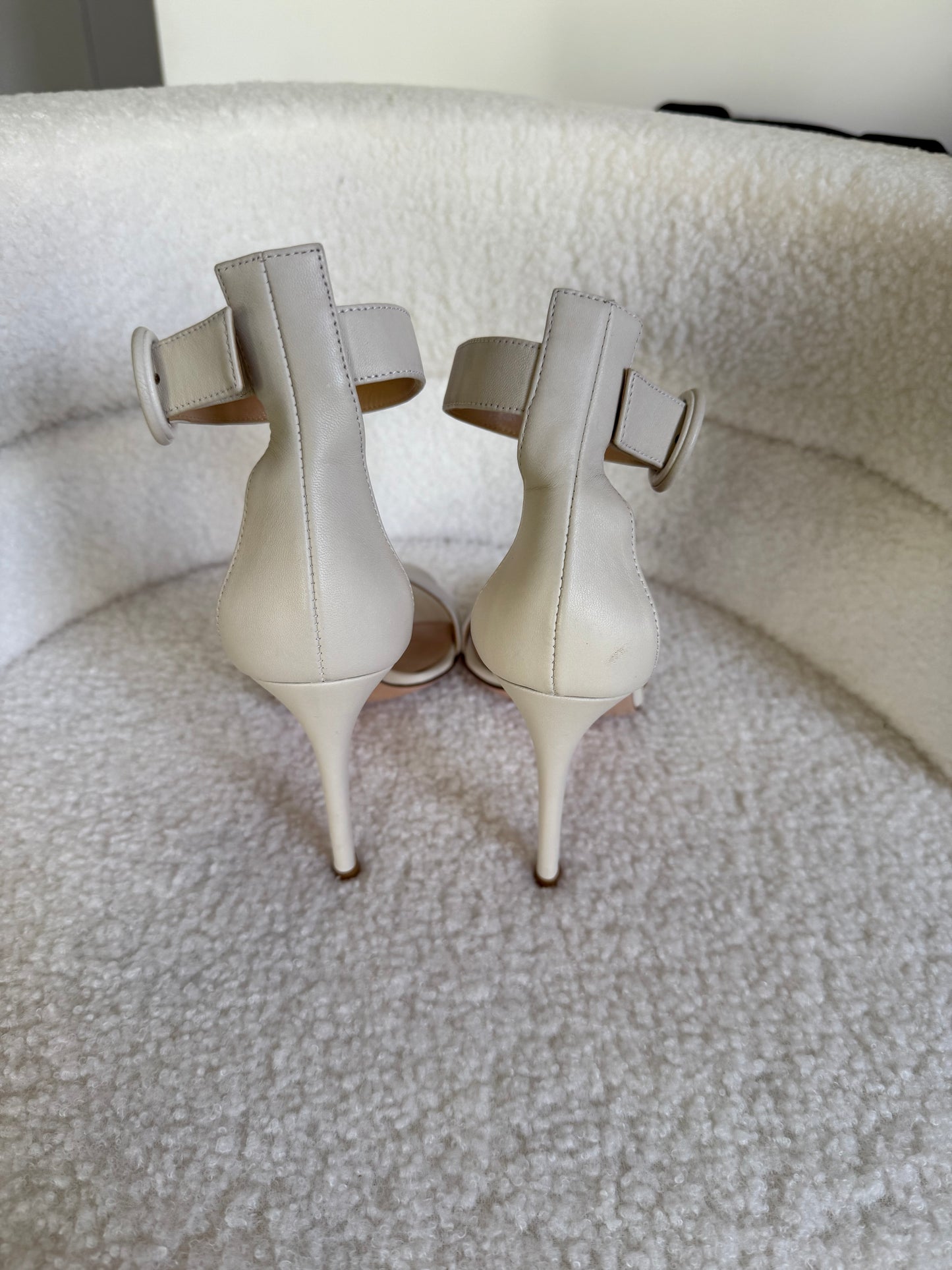 Gianvito Rossi size 37