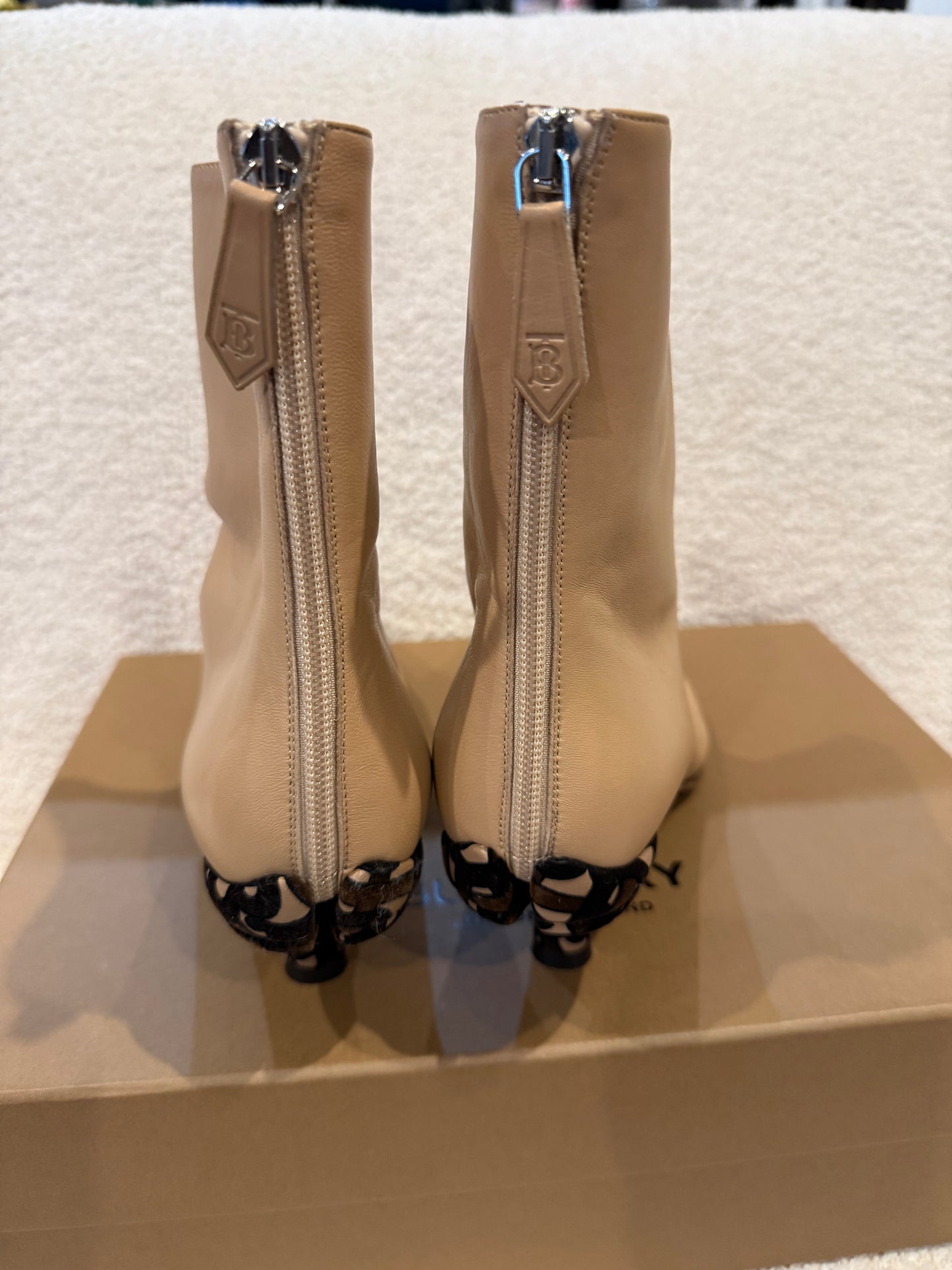 Burberry beige leather Jamila boots size 38