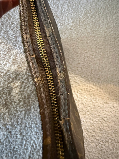 LV Louis Vuitton Toiletry Pouch in Monogram Canvas