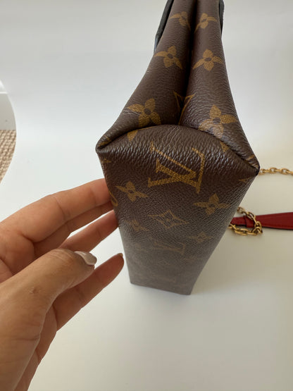 Louis Vuitton Placid chain shoulder bag