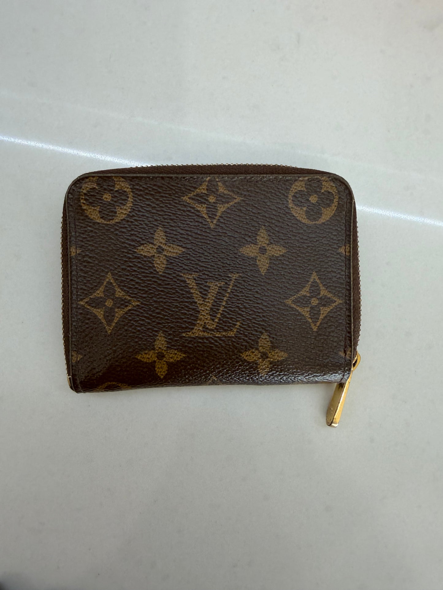 Louis Vuitton zippy card holder