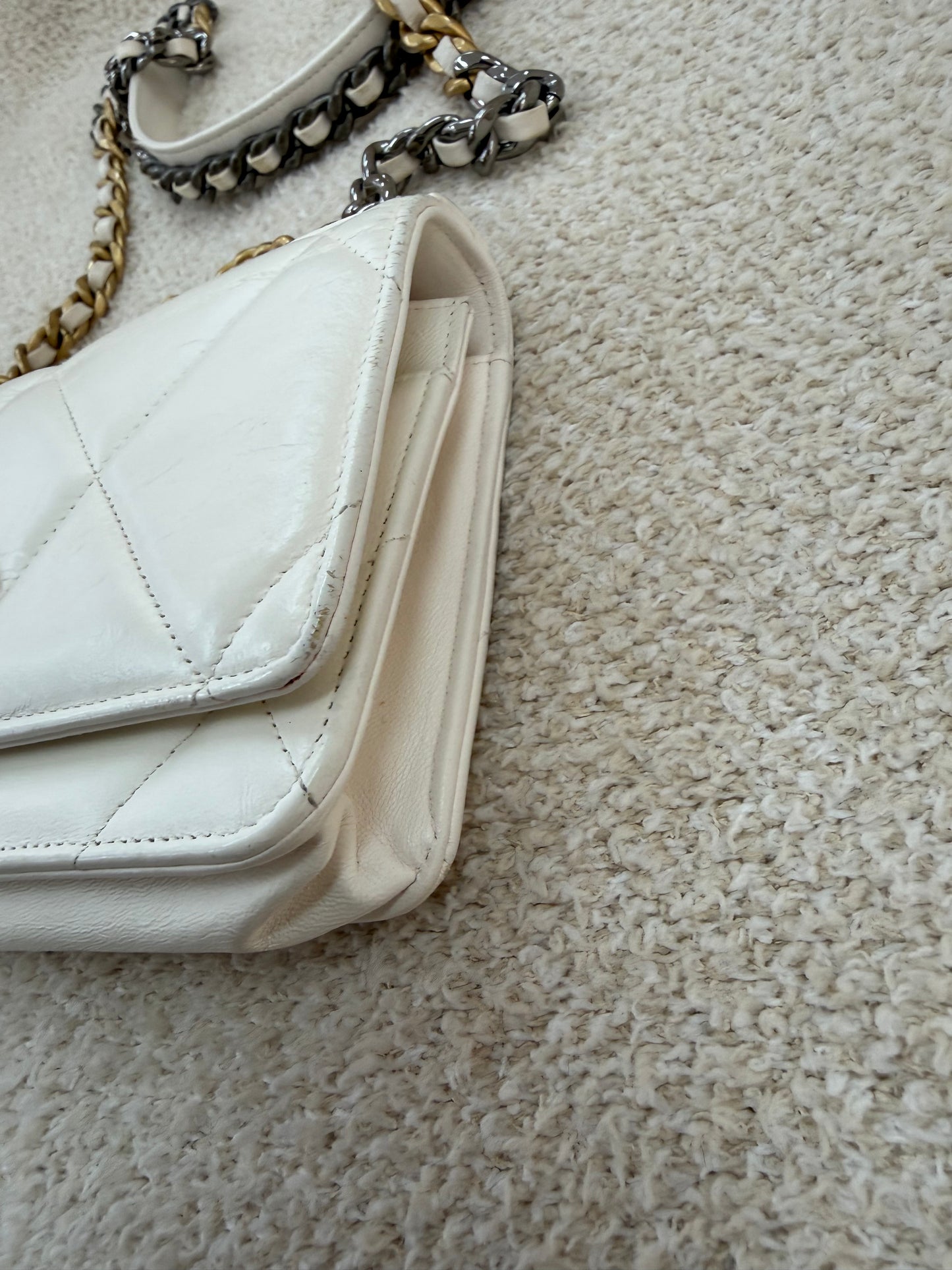 Chanel 19 woc white and gold