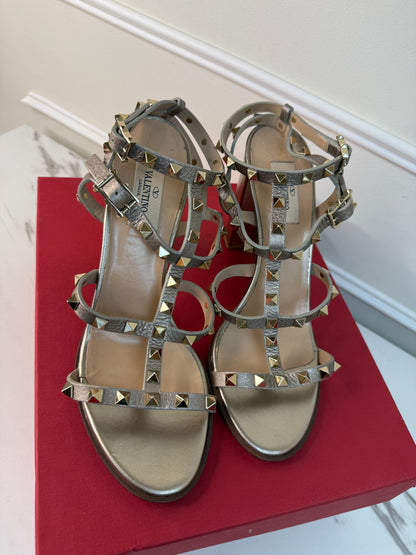 Valentino Garavani Rockstud block heel sandals in a metallic gold size 40
