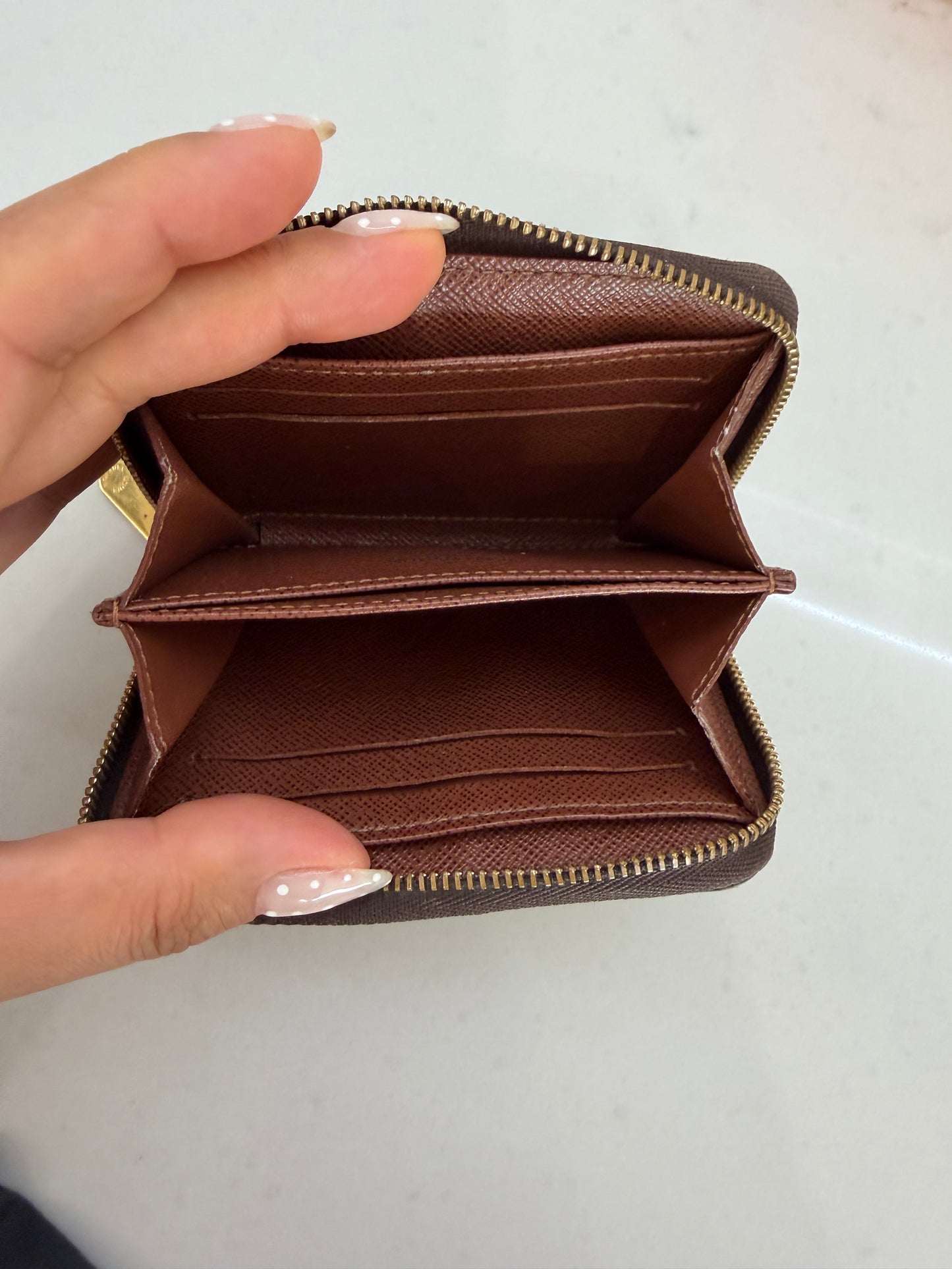 Louis Vuitton zippy card holder